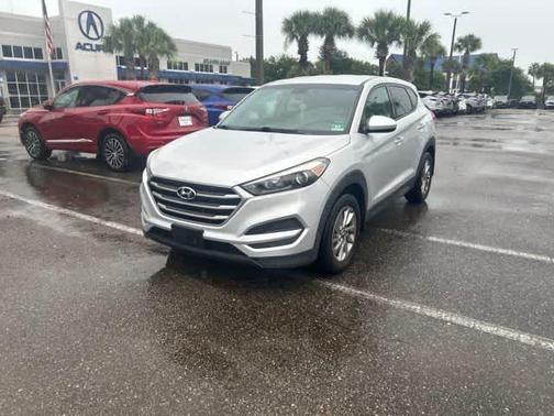 Molten Silver 2018 Hyundai TUCSON SE