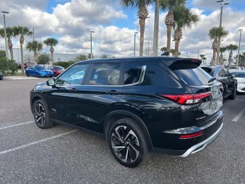 2024 Mitsubishi Outlander SE