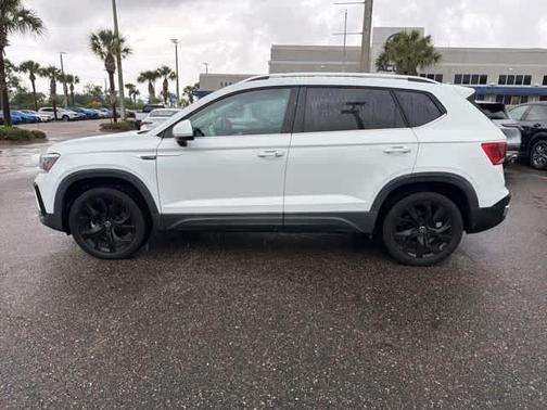 Pure White 2022 Volkswagen Taos 1.5T SE