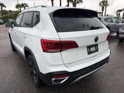 Pure White 2022 Volkswagen Taos 1.5T SE