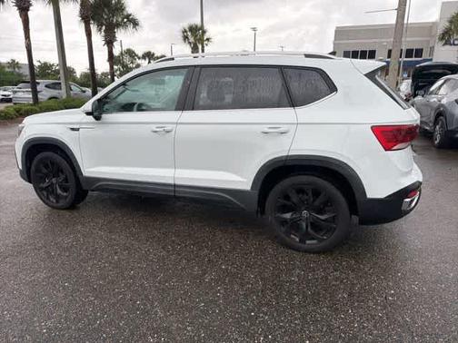 Pure White 2022 Volkswagen Taos 1.5T SE