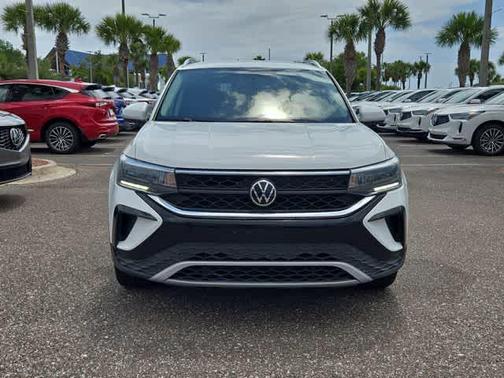 Pure White 2022 Volkswagen Taos 1.5T SE