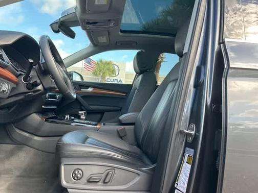 2023 Audi Q5 45 S line quattro Premium