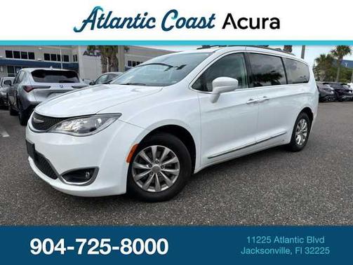 White 2017 Chrysler Pacifica Touring-L