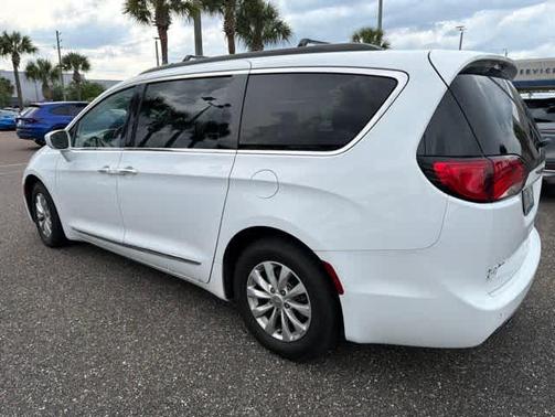 White 2017 Chrysler Pacifica Touring-L
