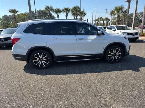 White 2021 Honda Pilot Touring 7-Passenger