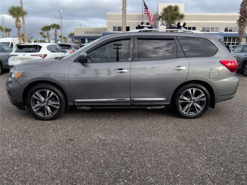 2017 Nissan Pathfinder Platinum