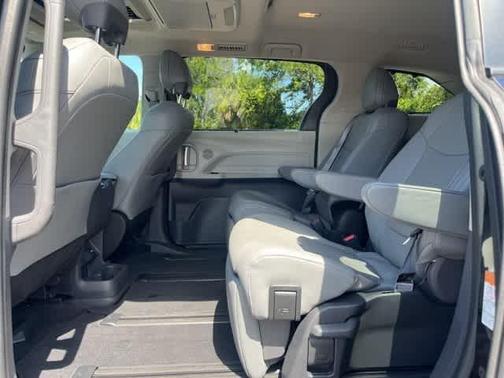2023 Toyota Sienna Limited