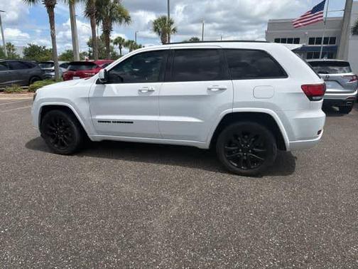 Bright White Clearcoat 2018 Jeep Grand Cherokee Altitude