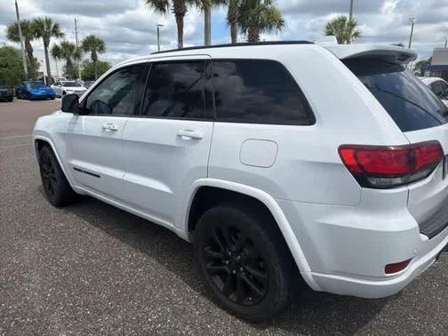 Bright White Clearcoat 2018 Jeep Grand Cherokee Altitude