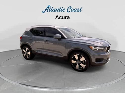 Gray 2020 Volvo XC40 T5 Momentum
