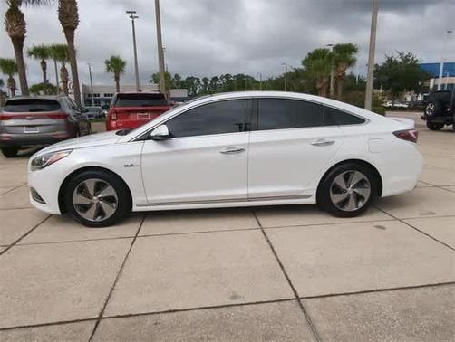2017 Hyundai SONATA Hybrid Limited