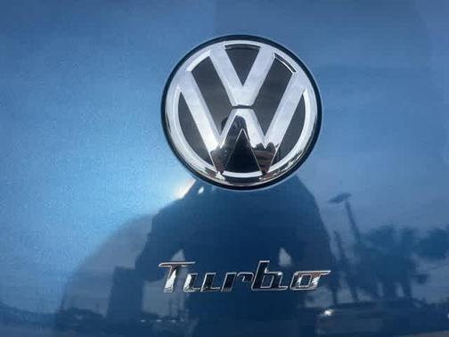 2018 Volkswagen Beetle 2.0T Coast
