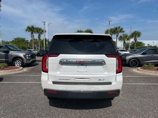 White 2023 GMC Yukon SLT
