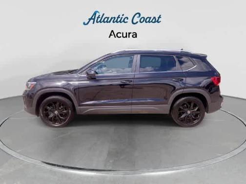 Deep Black Pearl Effect 2024 Volkswagen Taos 1.5T SE