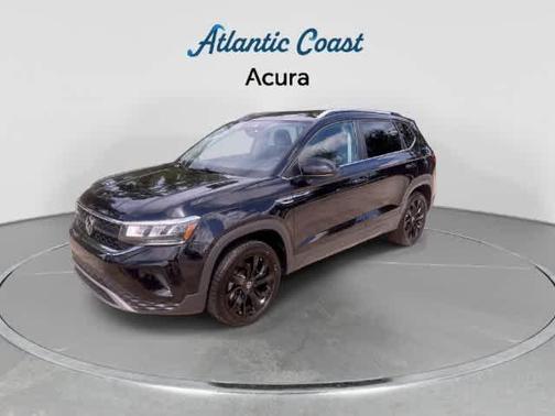Deep Black Pearl Effect 2024 Volkswagen Taos 1.5T SE