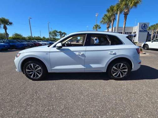 Glacier White Metallic 2022 Audi Q5 45 S line quattro Premium