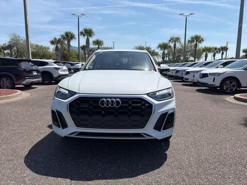 Glacier White Metallic 2022 Audi Q5 45 S line quattro Premium