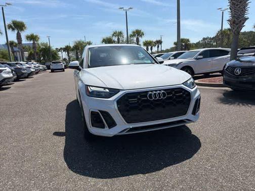 Glacier White Metallic 2022 Audi Q5 45 S line quattro Premium