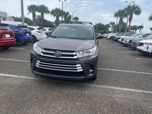 Gray 2017 Toyota Highlander XLE