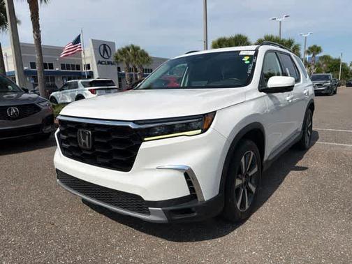 White 2023 Honda Pilot Elite