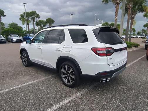 White 2023 Honda Pilot Elite
