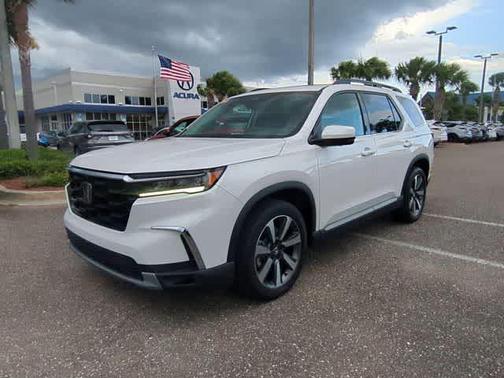 White 2023 Honda Pilot Elite