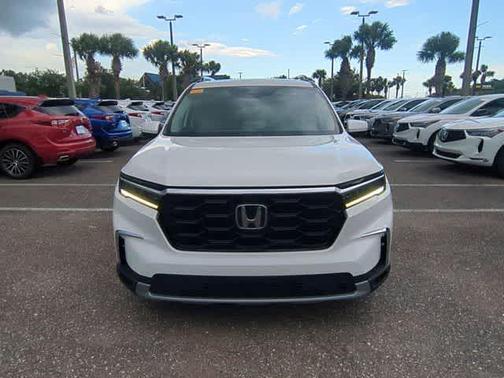 White 2023 Honda Pilot Elite