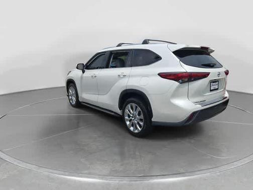 White 2021 Toyota Highlander Limited