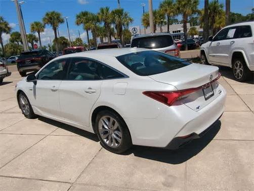 2021 Toyota Avalon Hybrid XLE