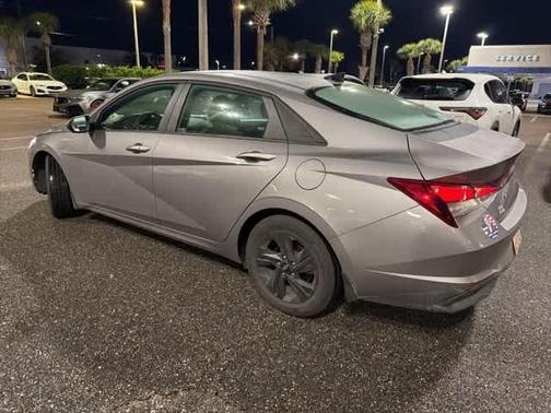 2022 Hyundai ELANTRA SEL