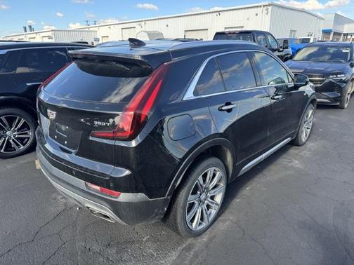 2022 Cadillac XT4 Premium Luxury