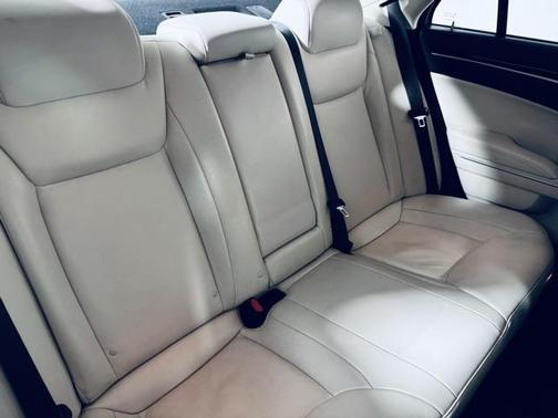 2023 Chrysler 300 Touring
