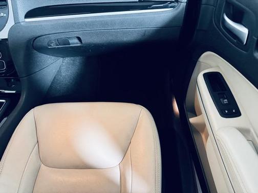 2023 Chrysler 300 Touring