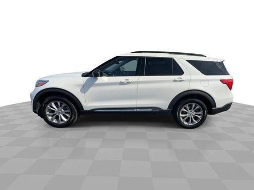 Star White Metallic Tri-Coat 2023 Ford Explorer XLT