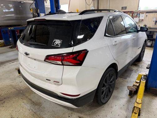 Summit White 2023 Chevrolet Equinox RS