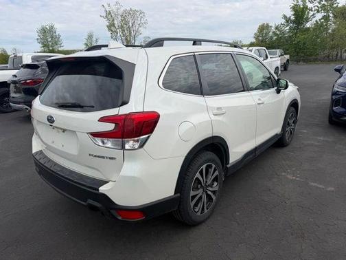 Crystal White Pearl 2019 Subaru Forester Limited