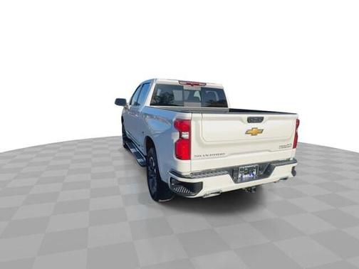 Crystal White Tricoat 2025 Chevrolet Silverado 1500 High Country