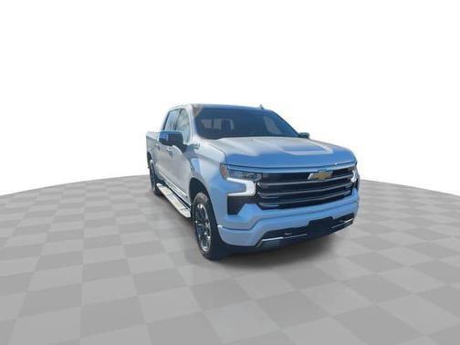 Crystal White Tricoat 2025 Chevrolet Silverado 1500 High Country