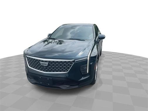 2024 Cadillac XT4 Luxury