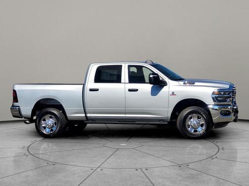 2025 RAM 2500 Tradesman Crew Cab 4x4 6'4' Box
