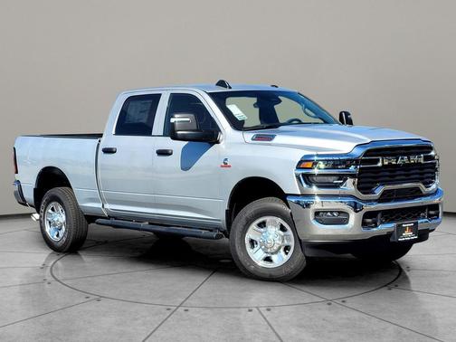 2025 RAM 2500 Tradesman Crew Cab 4x4 6'4' Box