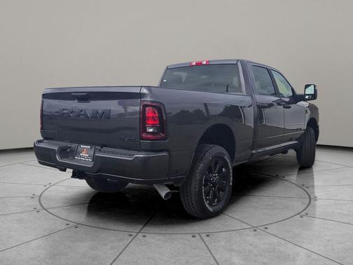 2025 RAM 3500 Big Horn Crew Cab 4x4 6'4' Box