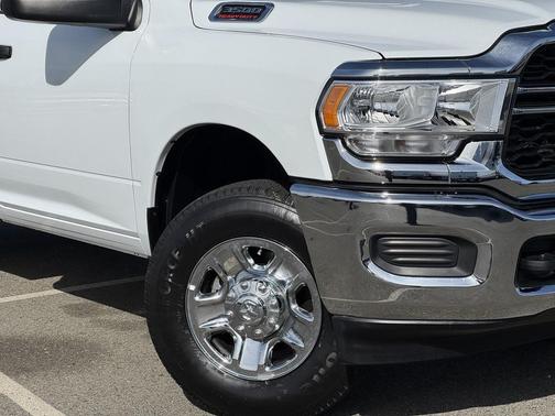 2024 RAM 3500 Tradesman Regular Cab 4x4 8' Box