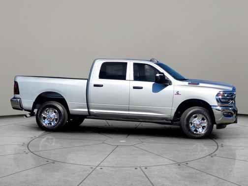 2025 RAM 2500 Tradesman Crew Cab 4x4 6'4' Box