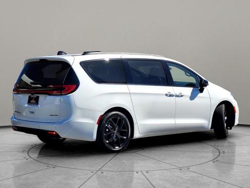 2026 Chrysler Pacifica Limited