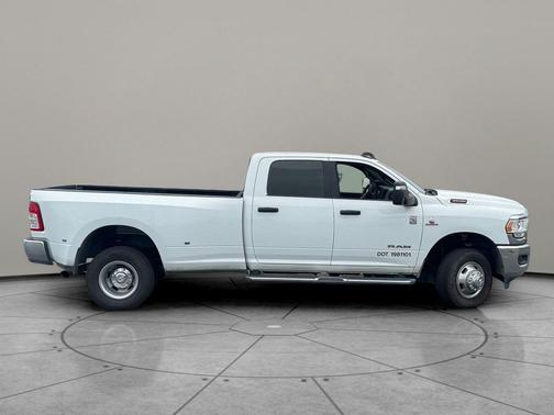 2024 RAM 3500 Big Horn Crew Cab 4x4 8' Box