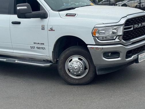 2024 RAM 3500 Big Horn Crew Cab 4x4 8' Box