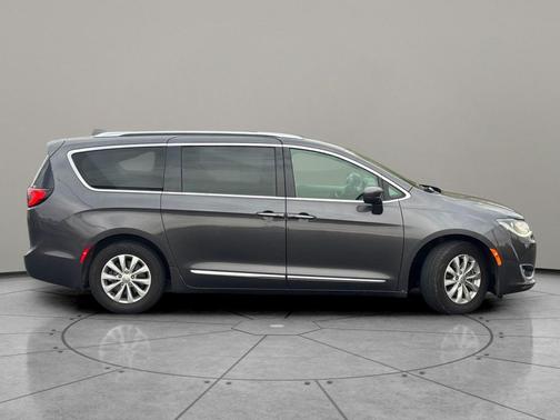 2018 Chrysler Pacifica Touring-L