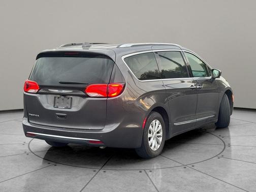 2018 Chrysler Pacifica Touring-L